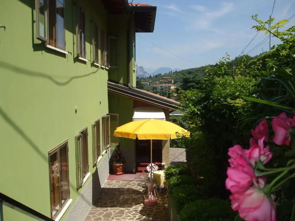 Casa Alessandra Мальчезине 2*,